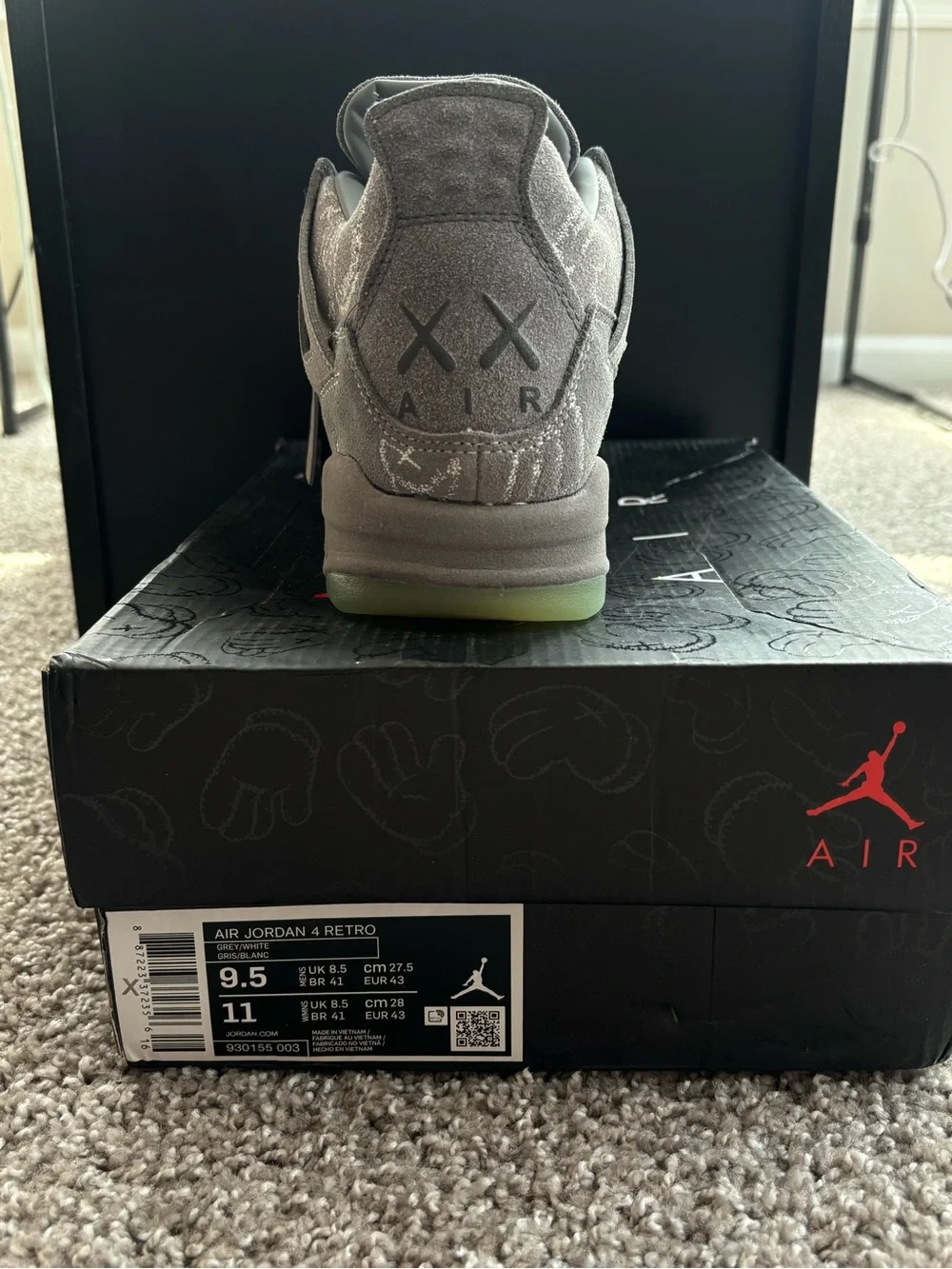 Jordan 4 Retro x KAWS Men’s Sneakers 👟